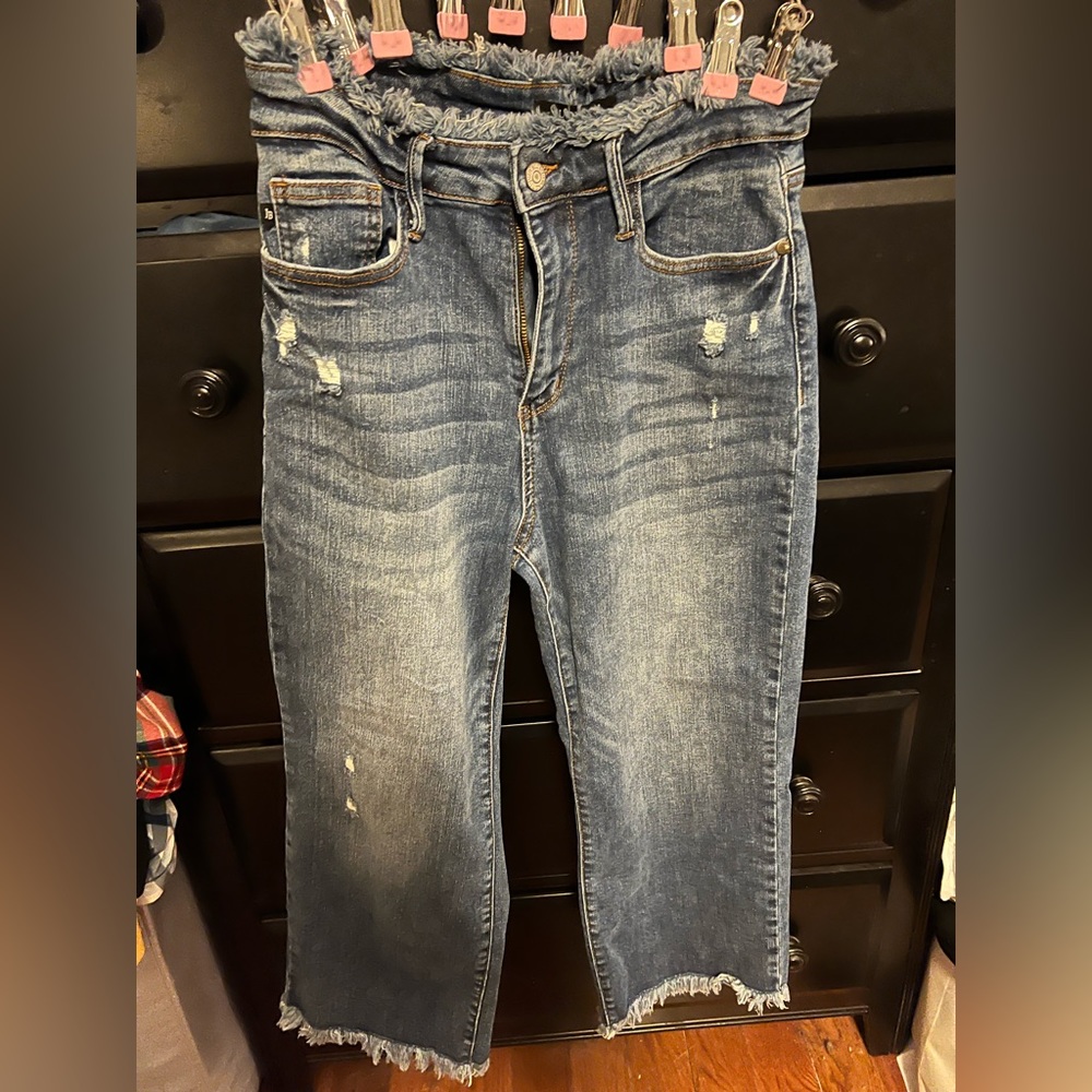 Judy Blue Crop Jeans. Distressed w/ country stitching 9/29